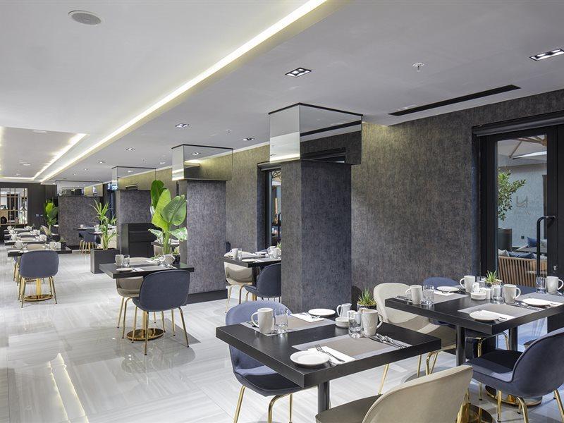 Radisson Aliaga